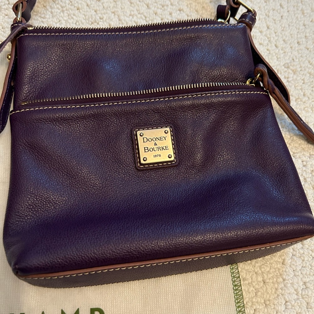 Dooney & Bourke crossbody leather bag